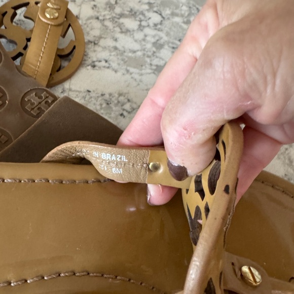 TORY BURCH MILLER SANDALS PATENT / TAN - Picture 5 of 5